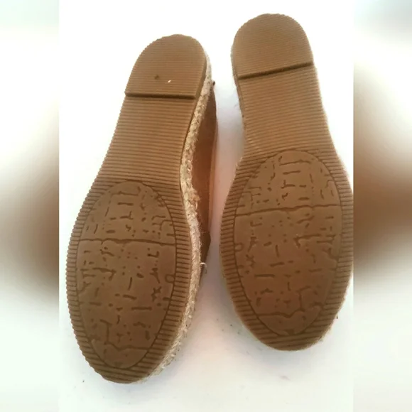 SOLD! Lulu's bohemian canvas loafers size 7 1/2 tan color - Picture 2 of 5